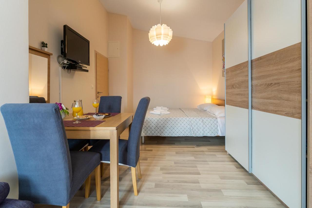 Argyruntum Apartments Stari Grad Kültér fotó