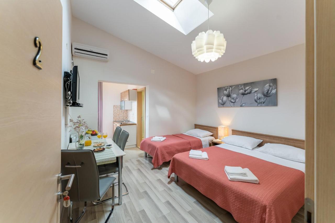 Argyruntum Apartments Stari Grad Kültér fotó