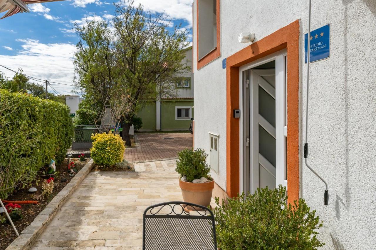 Argyruntum Apartments Stari Grad Kültér fotó