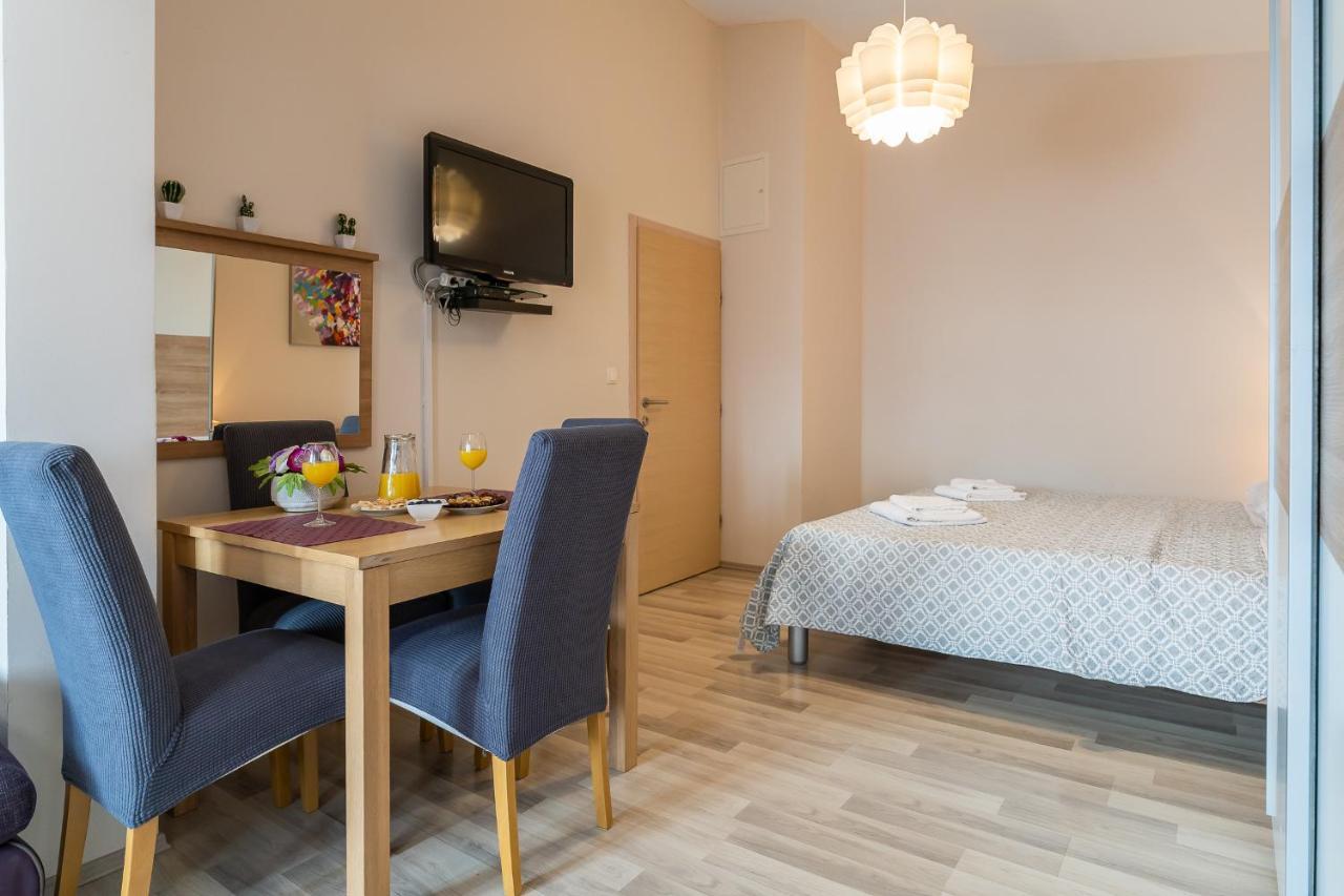 Argyruntum Apartments Stari Grad Kültér fotó