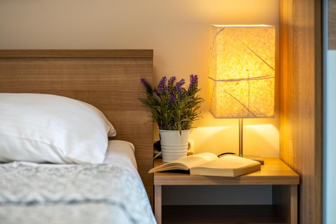 Argyruntum Apartments Stari Grad Kültér fotó