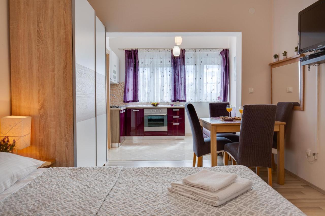 Argyruntum Apartments Stari Grad Kültér fotó