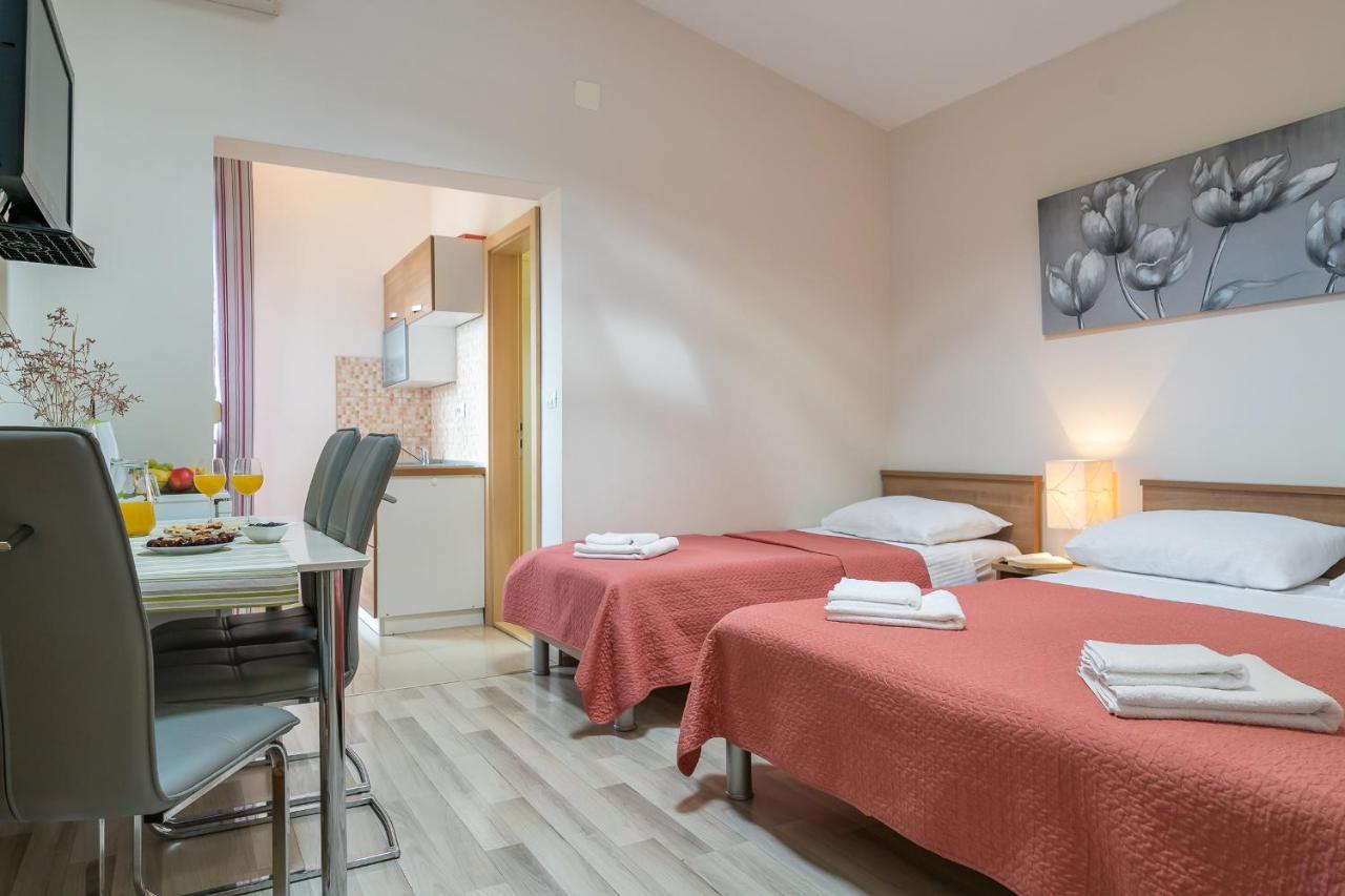 Argyruntum Apartments Stari Grad Kültér fotó