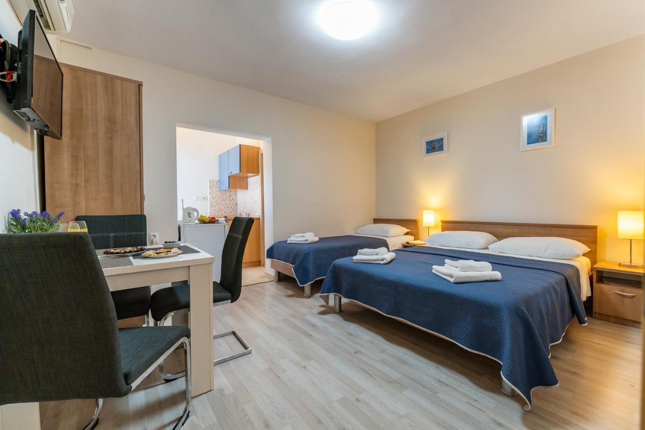Argyruntum Apartments Stari Grad Kültér fotó