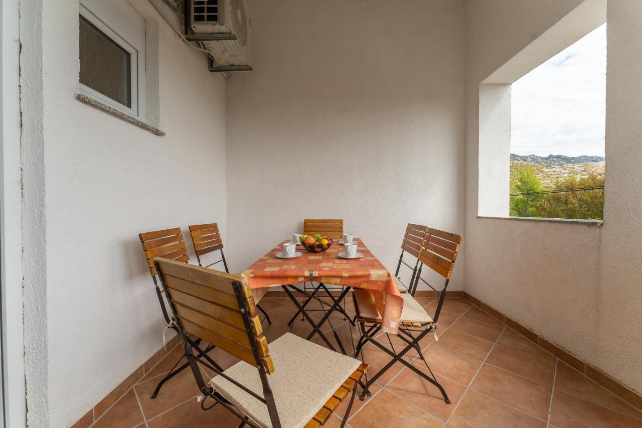 Argyruntum Apartments Stari Grad Kültér fotó