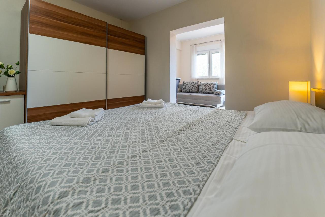 Argyruntum Apartments Stari Grad Kültér fotó