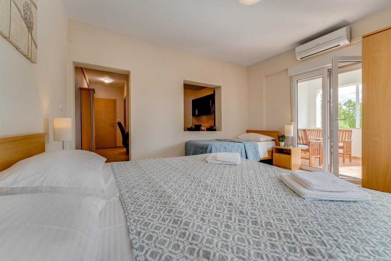 Argyruntum Apartments Stari Grad Kültér fotó