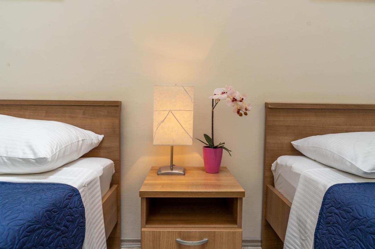 Argyruntum Apartments Stari Grad Kültér fotó