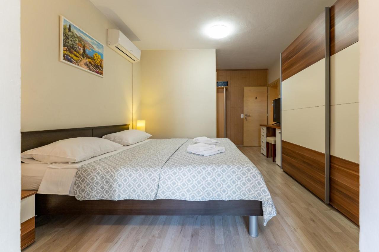 Argyruntum Apartments Stari Grad Kültér fotó