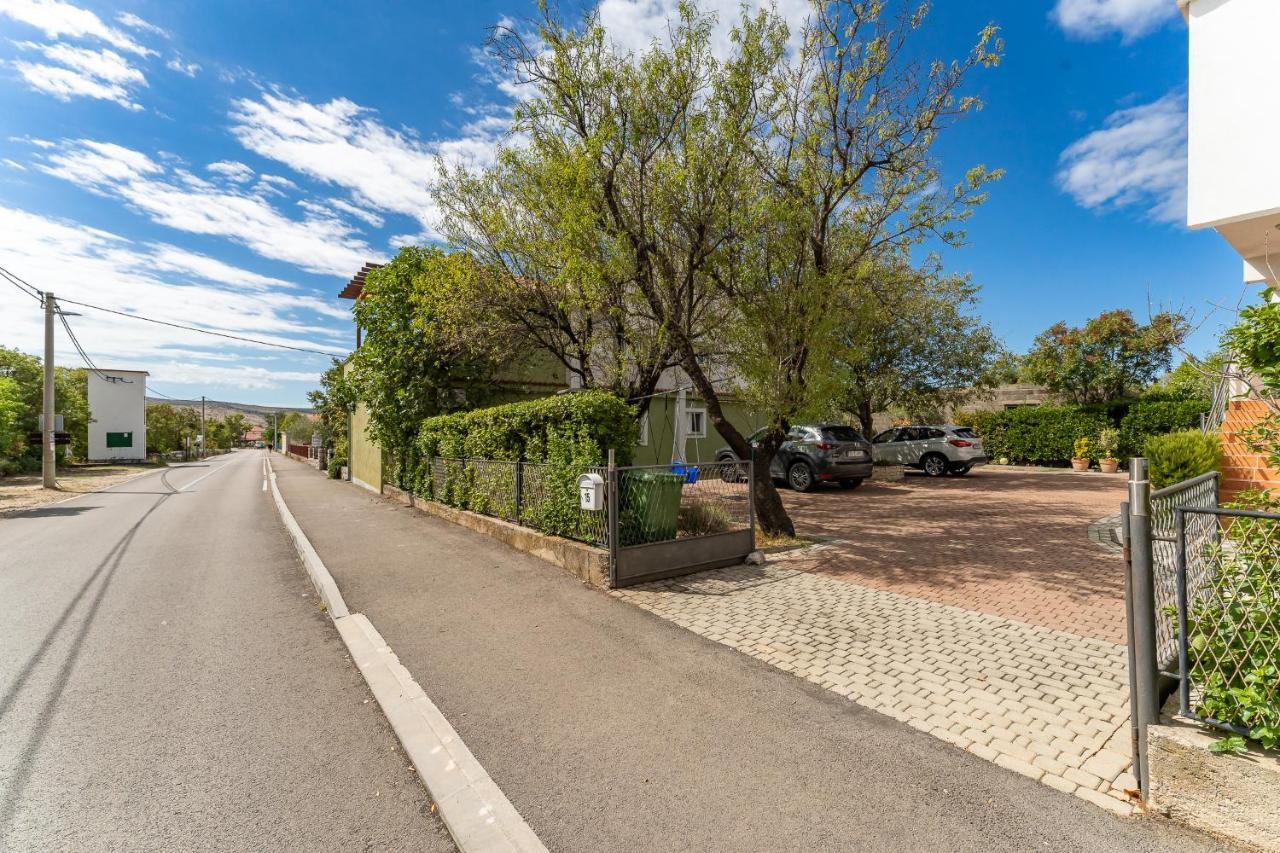 Argyruntum Apartments Stari Grad Kültér fotó