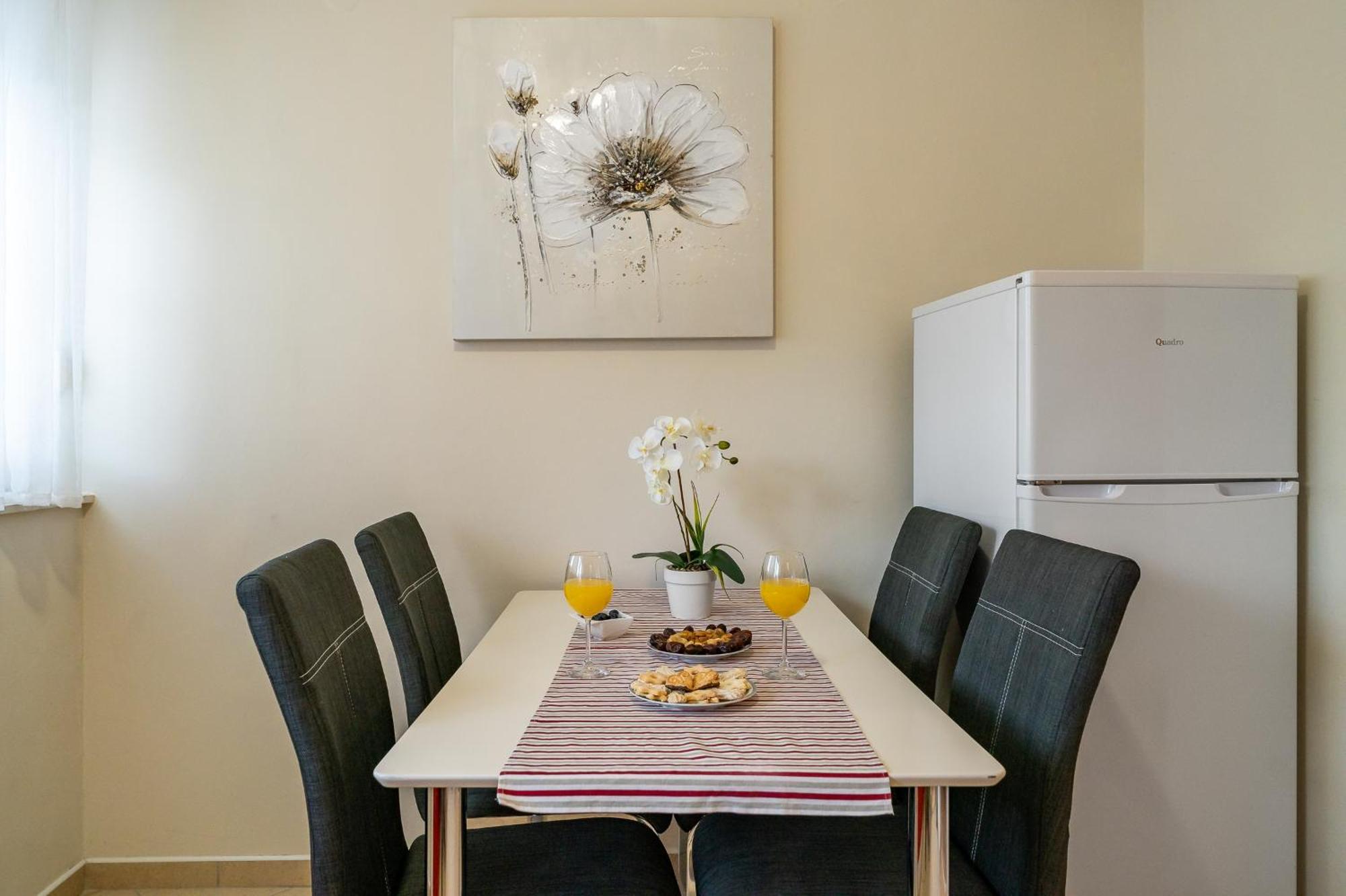 Argyruntum Apartments Stari Grad Kültér fotó
